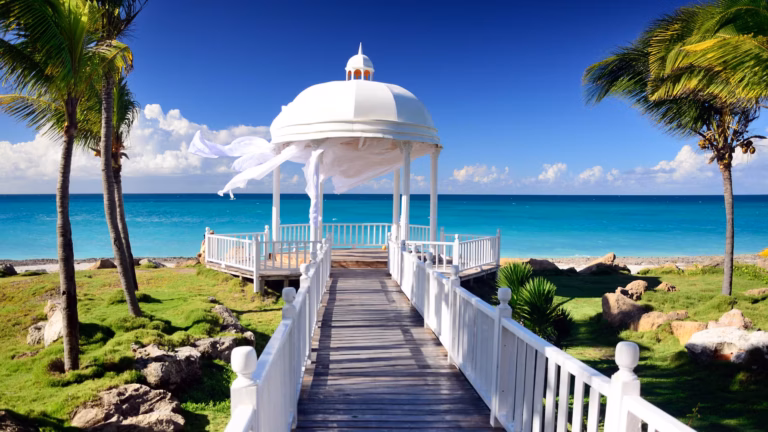 DEST_CUBA_VARADERO_GettyImages-463409155_Universal_Within usage period_31194