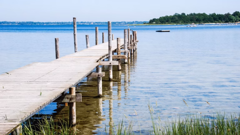 DEST_SWEDEN_OLAND_BEACH_PIER_GettyImages-534680675_Universal_Within usage period_84694 (1)
