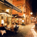 DEST_FRANCE_LYON_THEME_RESTAURANT_NIGHT